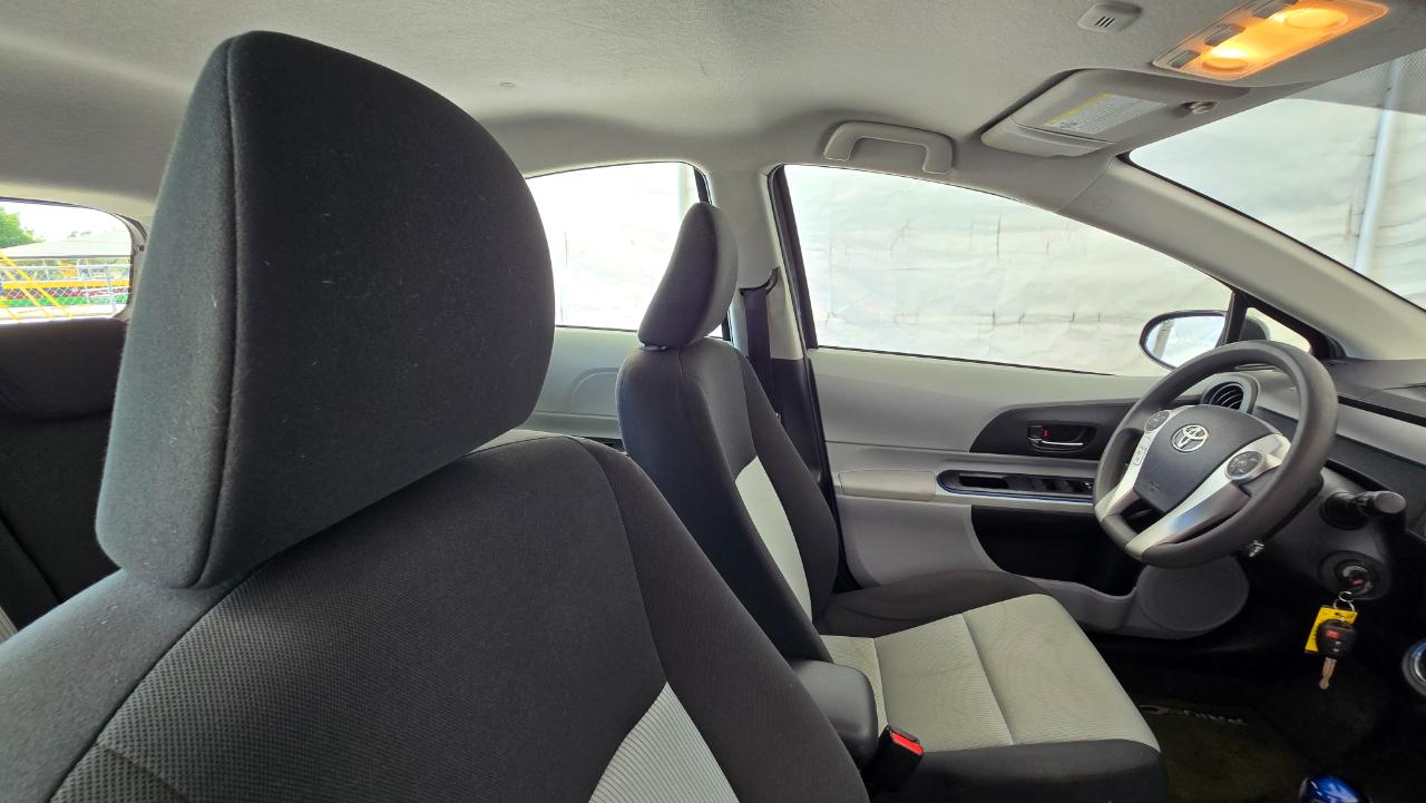 Toyota Prius c Two 2013