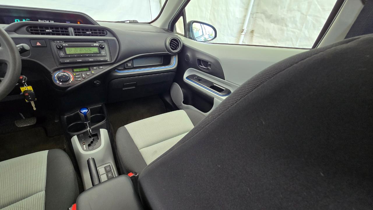 Toyota Prius c Two 2013