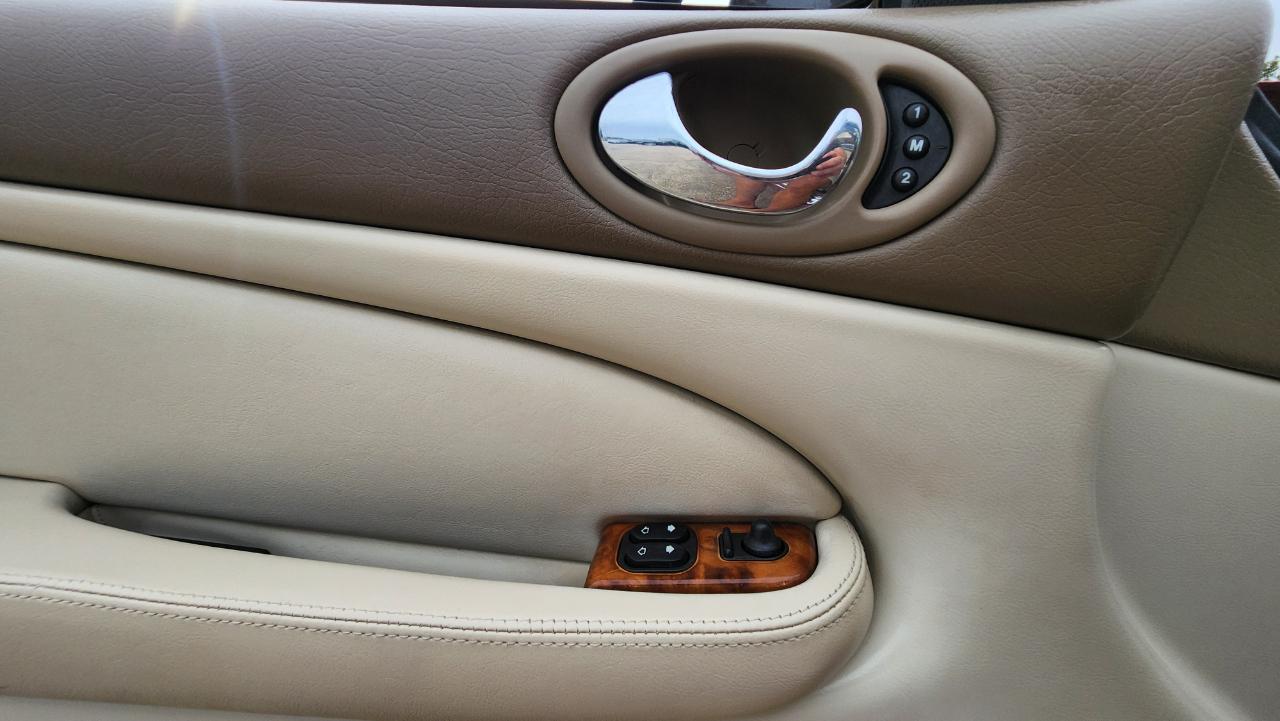 Jaguar XKR XKR Convertible 2002