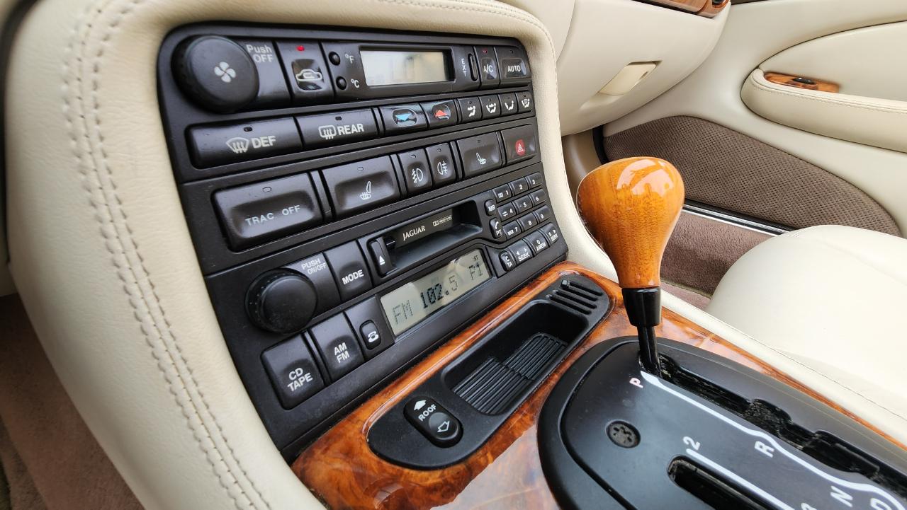 Jaguar XKR XKR Convertible 2002