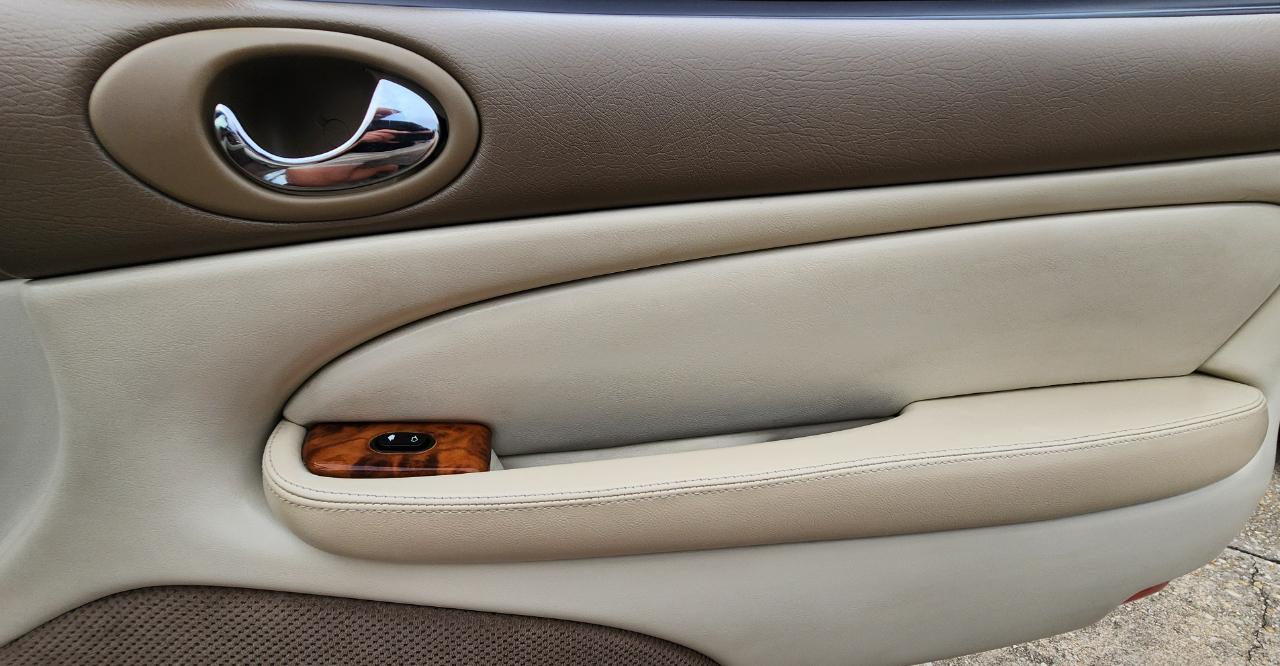Jaguar XKR XKR Convertible 2002