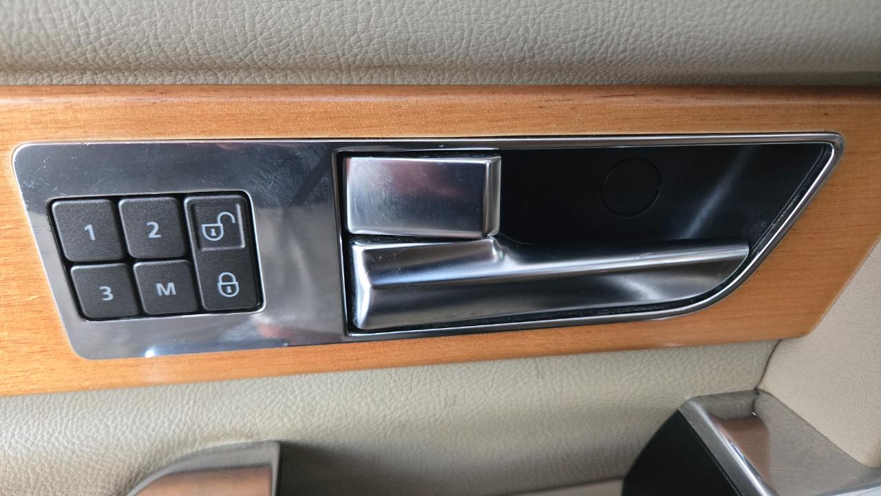 Land Rover LR4  2012