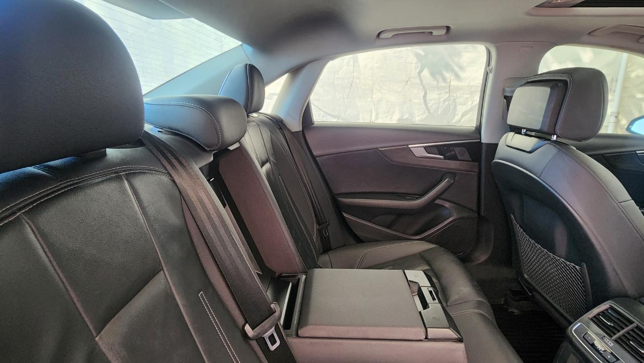 Audi A4 Sedan Premium 40 TFSI quattro 2021