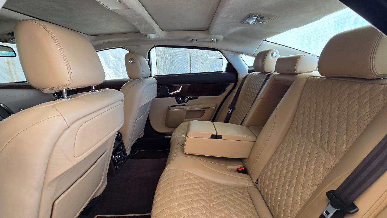 Jaguar XJ  2016