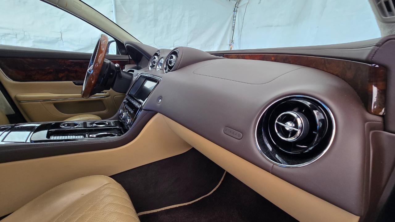 Jaguar XJ  2016