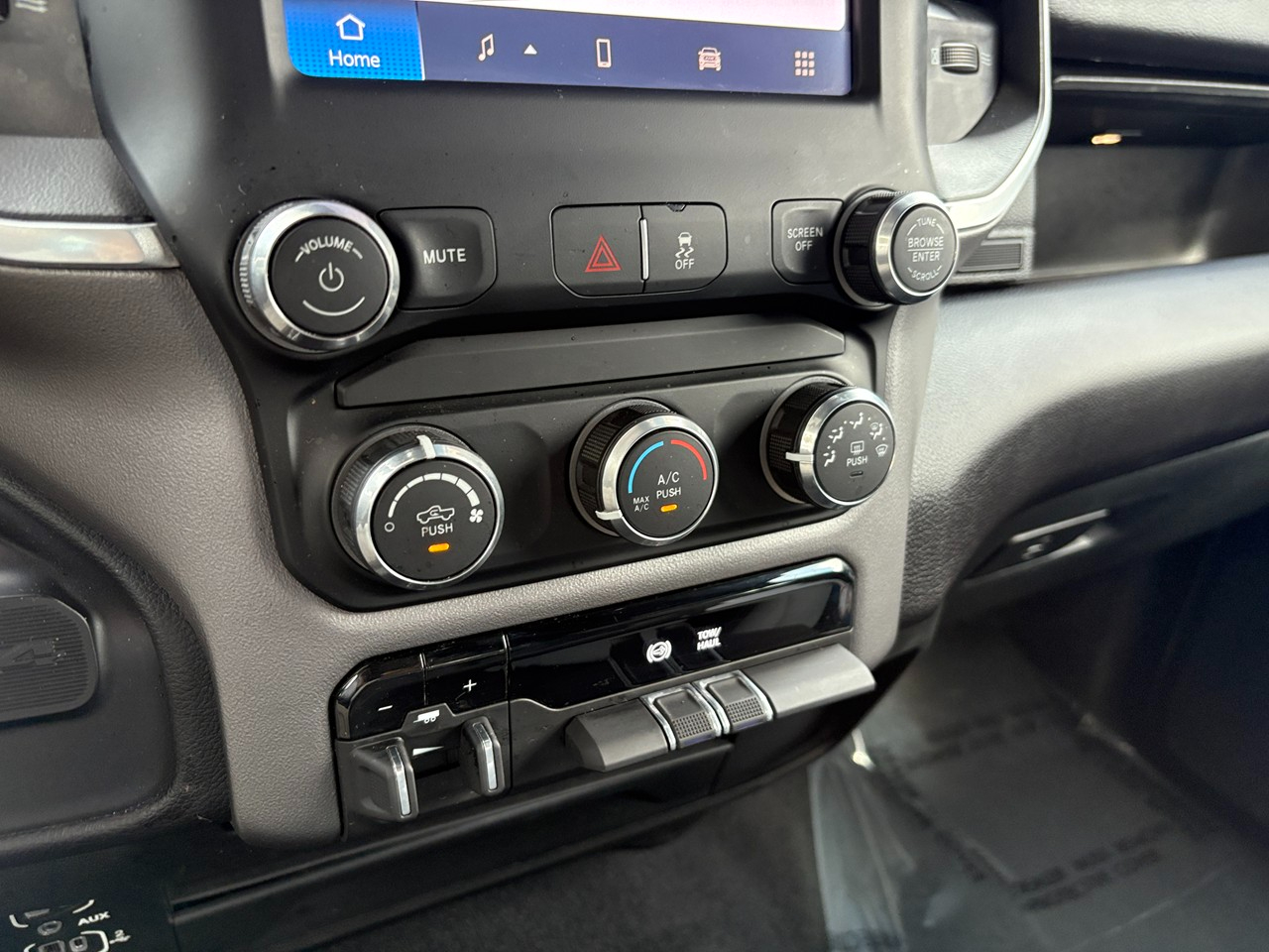 RAM 2500 Tradesman Crew Cab SWB 4WD 2024