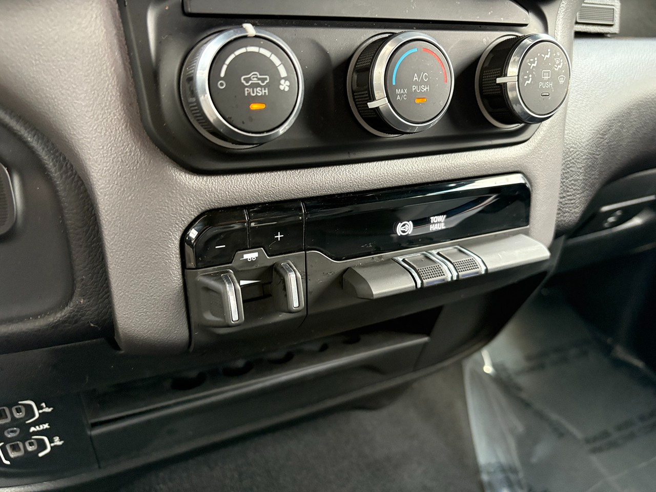 RAM 2500 Tradesman Crew Cab SWB 4WD 2024