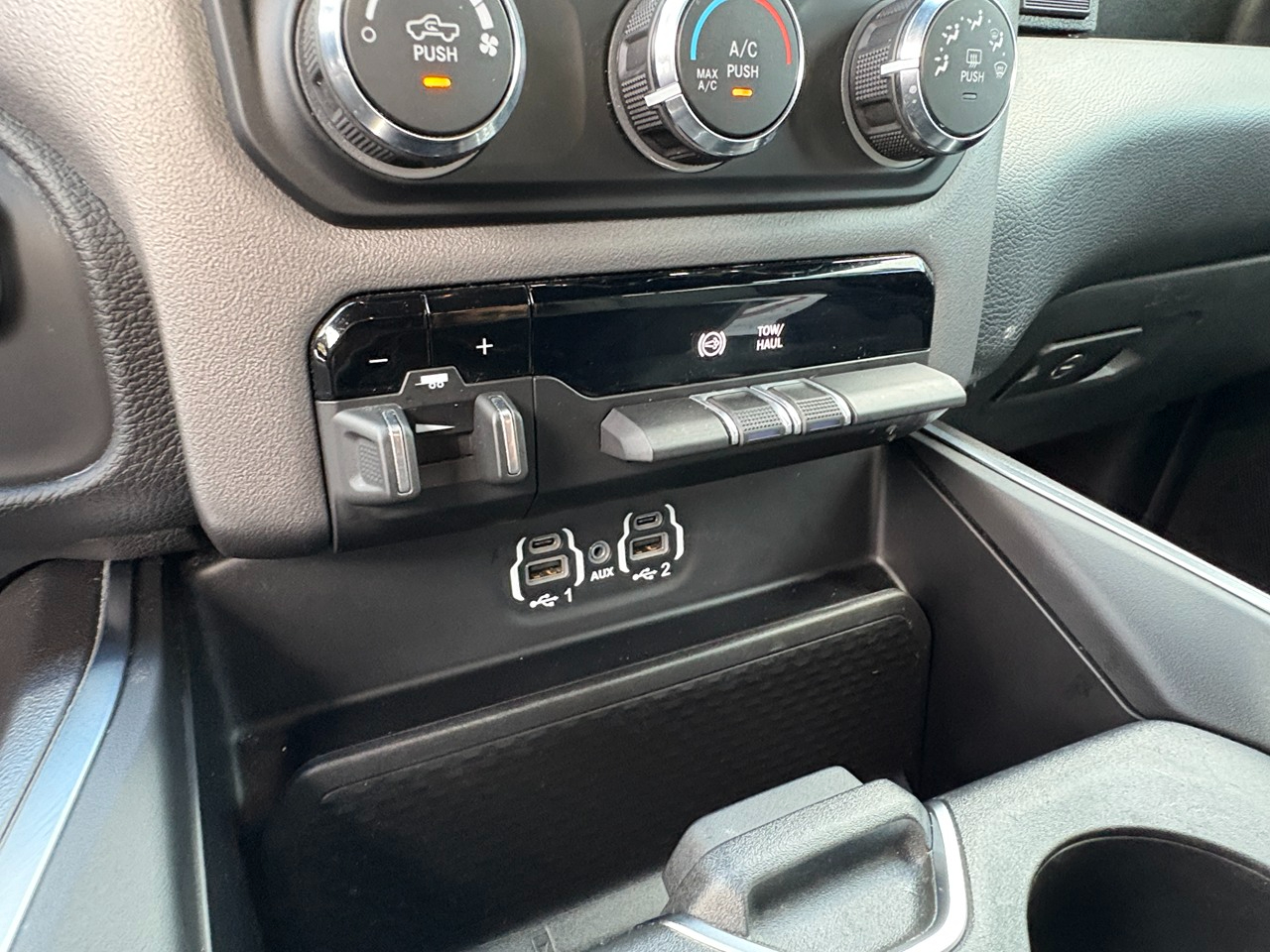 RAM 3500 Big Horn Crew Cab LWB 4WD DRW 2024