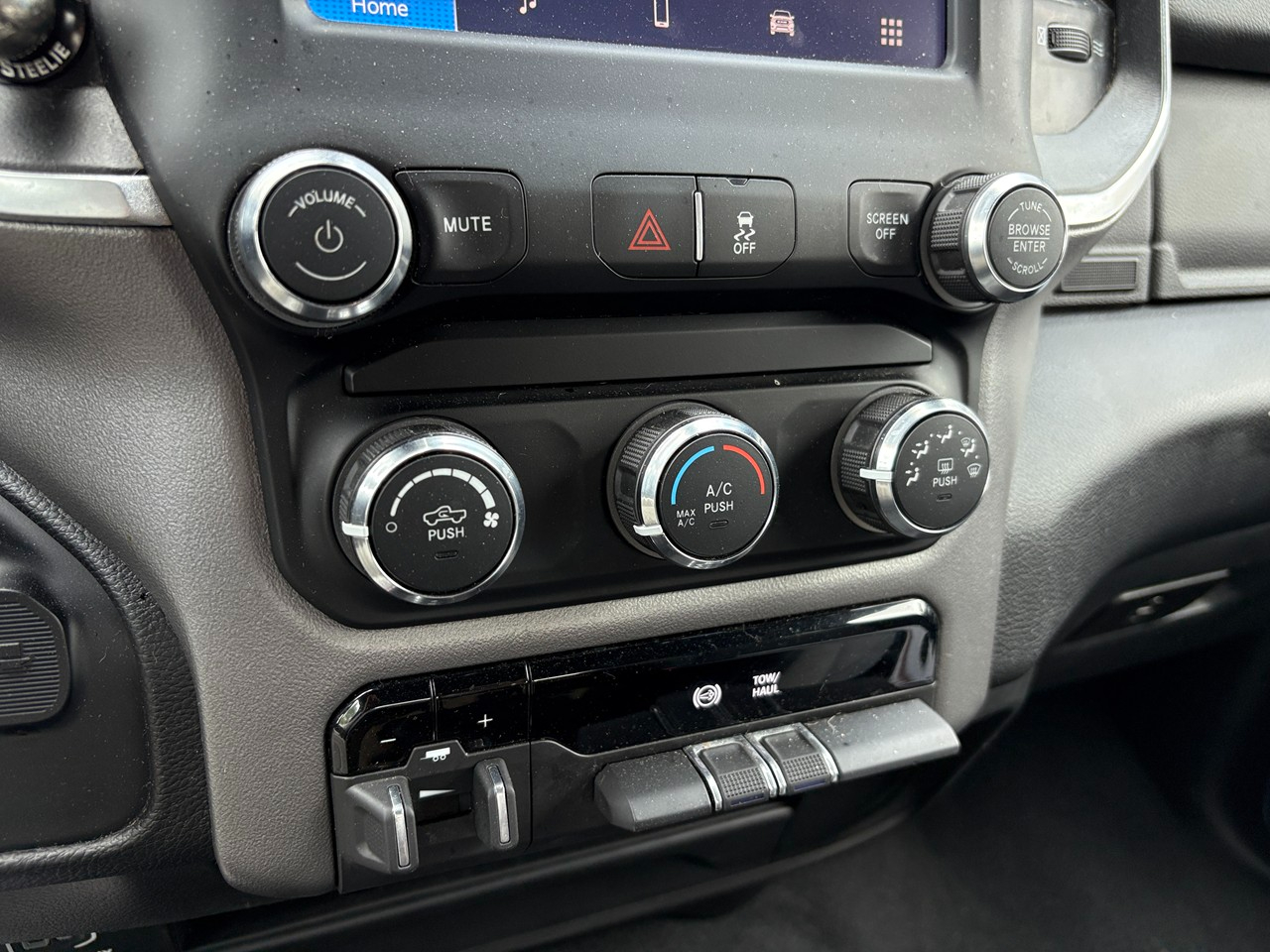 RAM 3500 Big Horn Crew Cab LWB 4WD DRW 2024