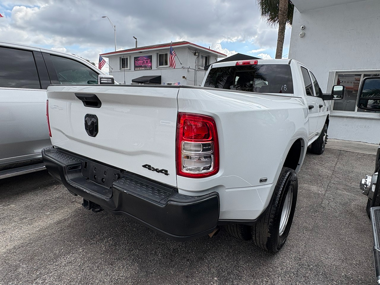 RAM 3500 Tradesman Crew Cab 4WD DRW 2023