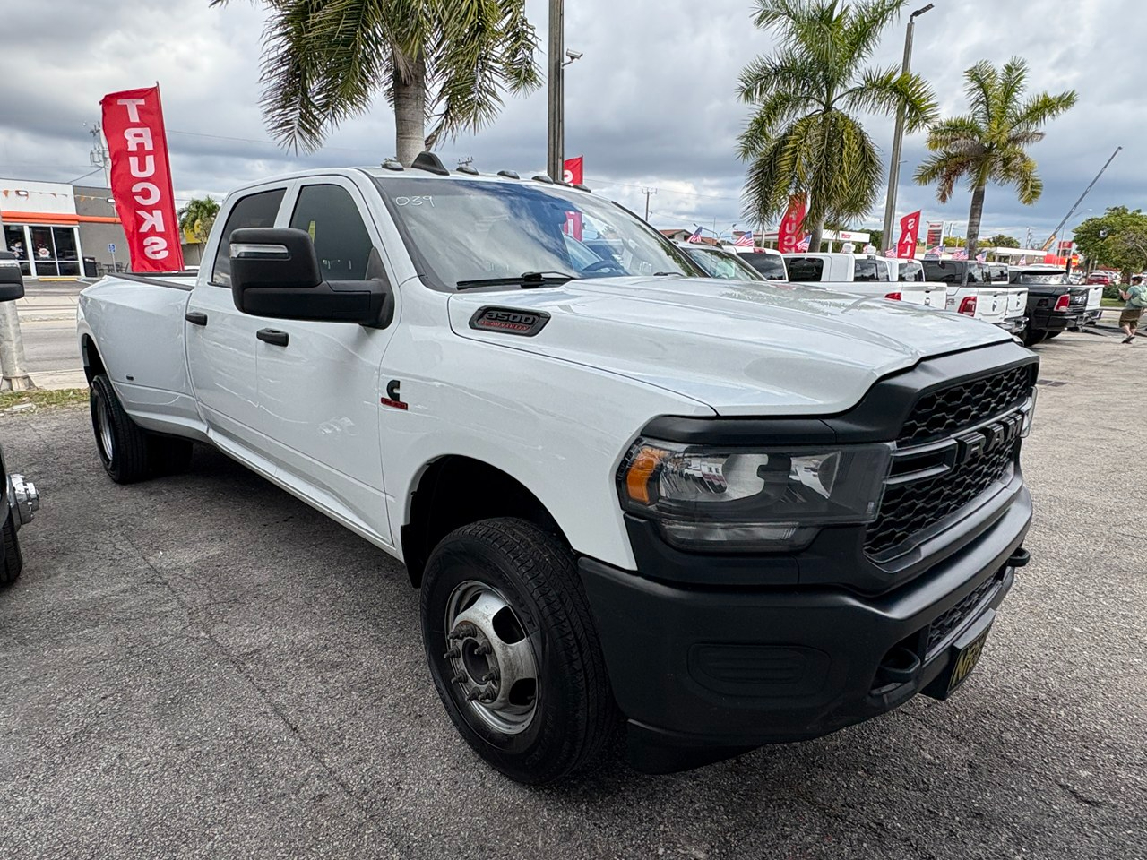 RAM 3500 Tradesman Crew Cab 4WD DRW 2023