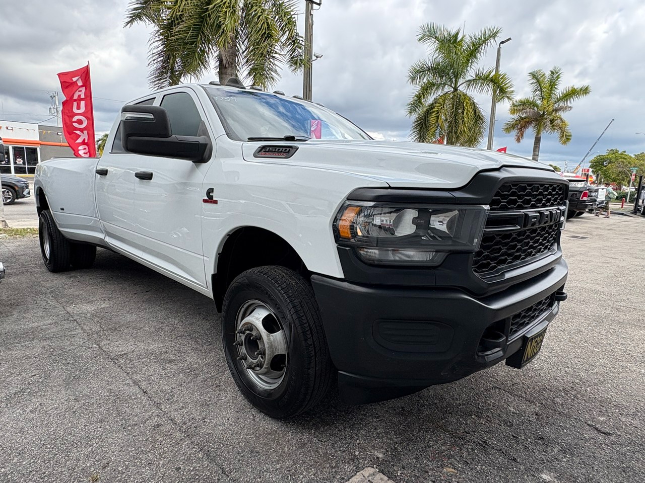 RAM 3500 Tradesman Crew Cab 4WD DRW 2023