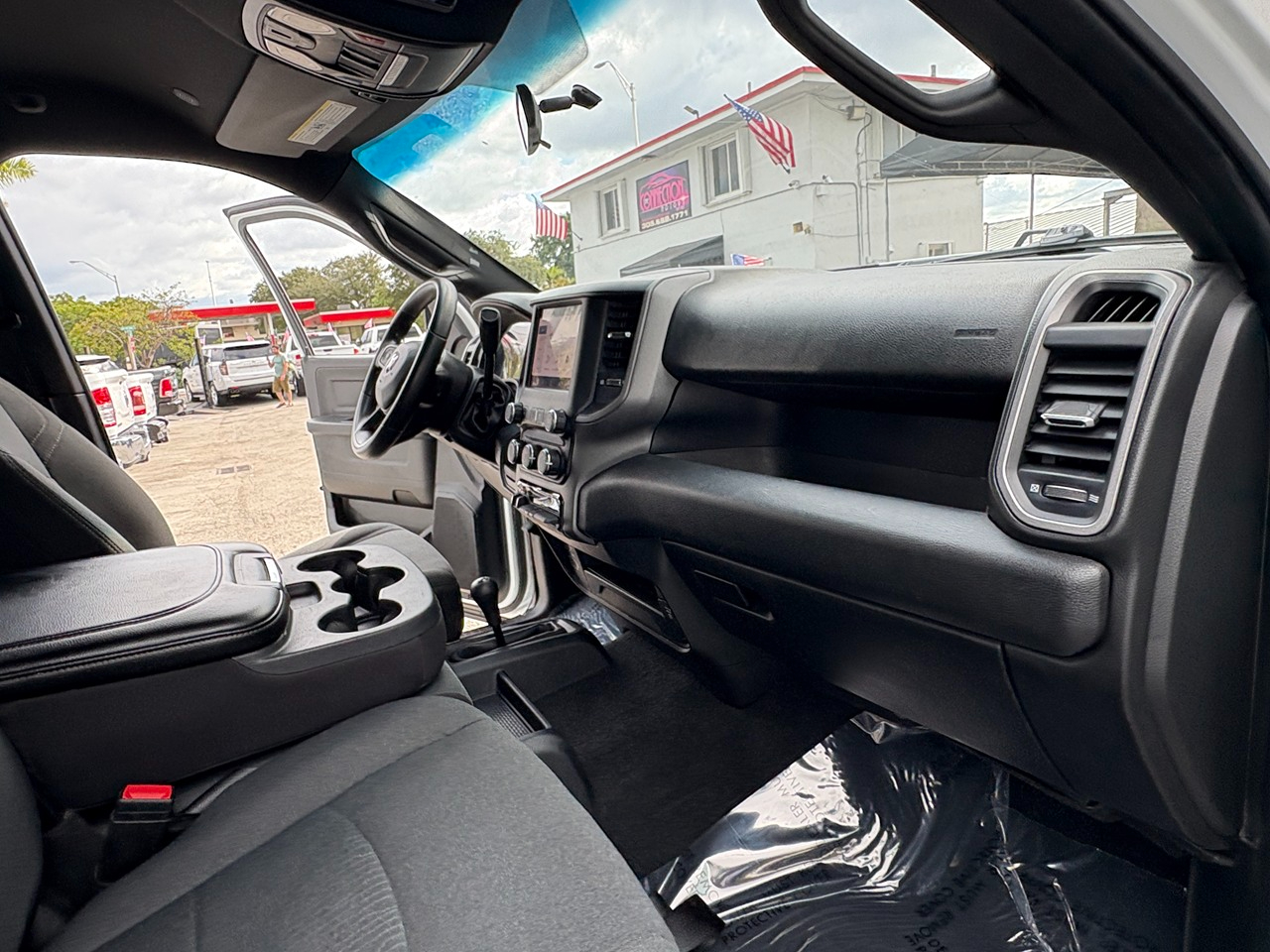 RAM 3500 Tradesman Crew Cab 4WD DRW 2023