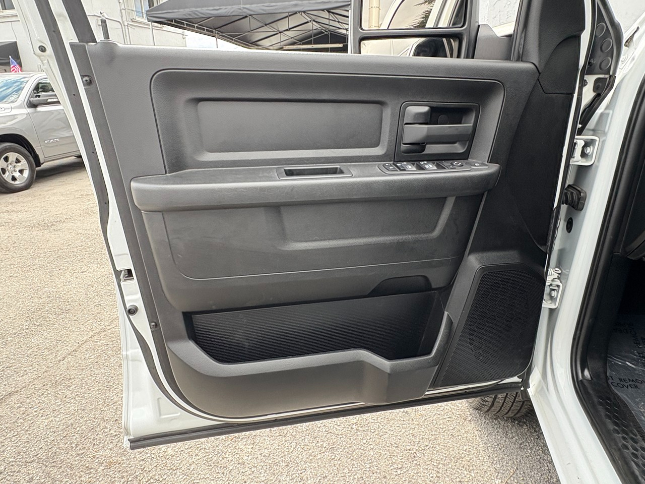 RAM 3500 Tradesman Crew Cab 4WD DRW 2023