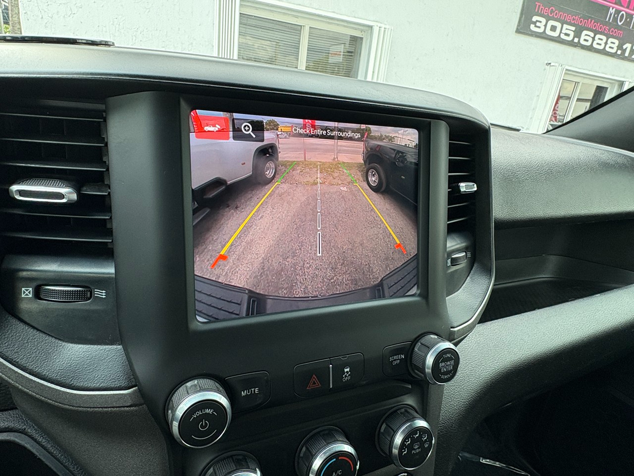 RAM 3500 Tradesman Crew Cab 4WD DRW 2023