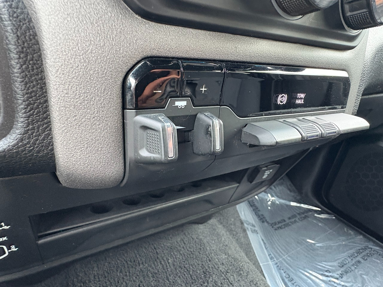 RAM 3500 Tradesman Crew Cab 4WD DRW 2023