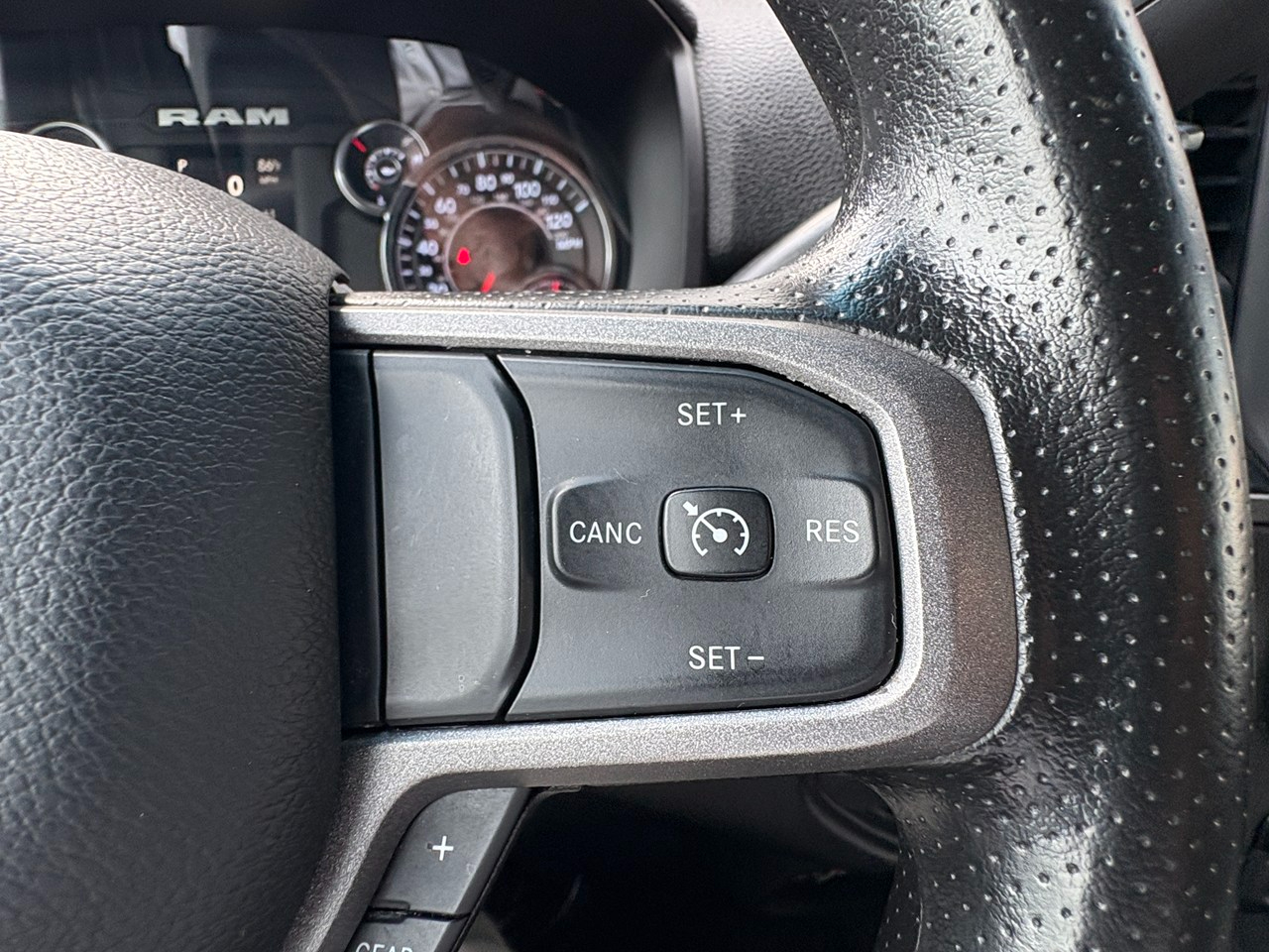 RAM 3500 Tradesman Crew Cab 4WD DRW 2023