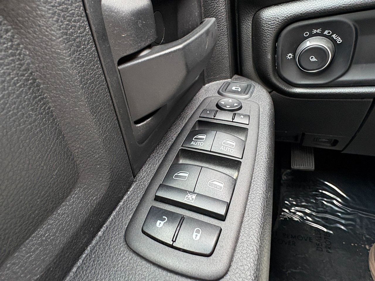 RAM 3500 Tradesman Crew Cab 4WD DRW 2023