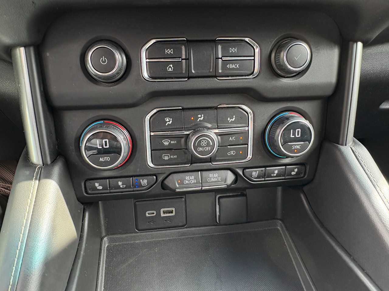 Chevrolet Suburban Premier 2023