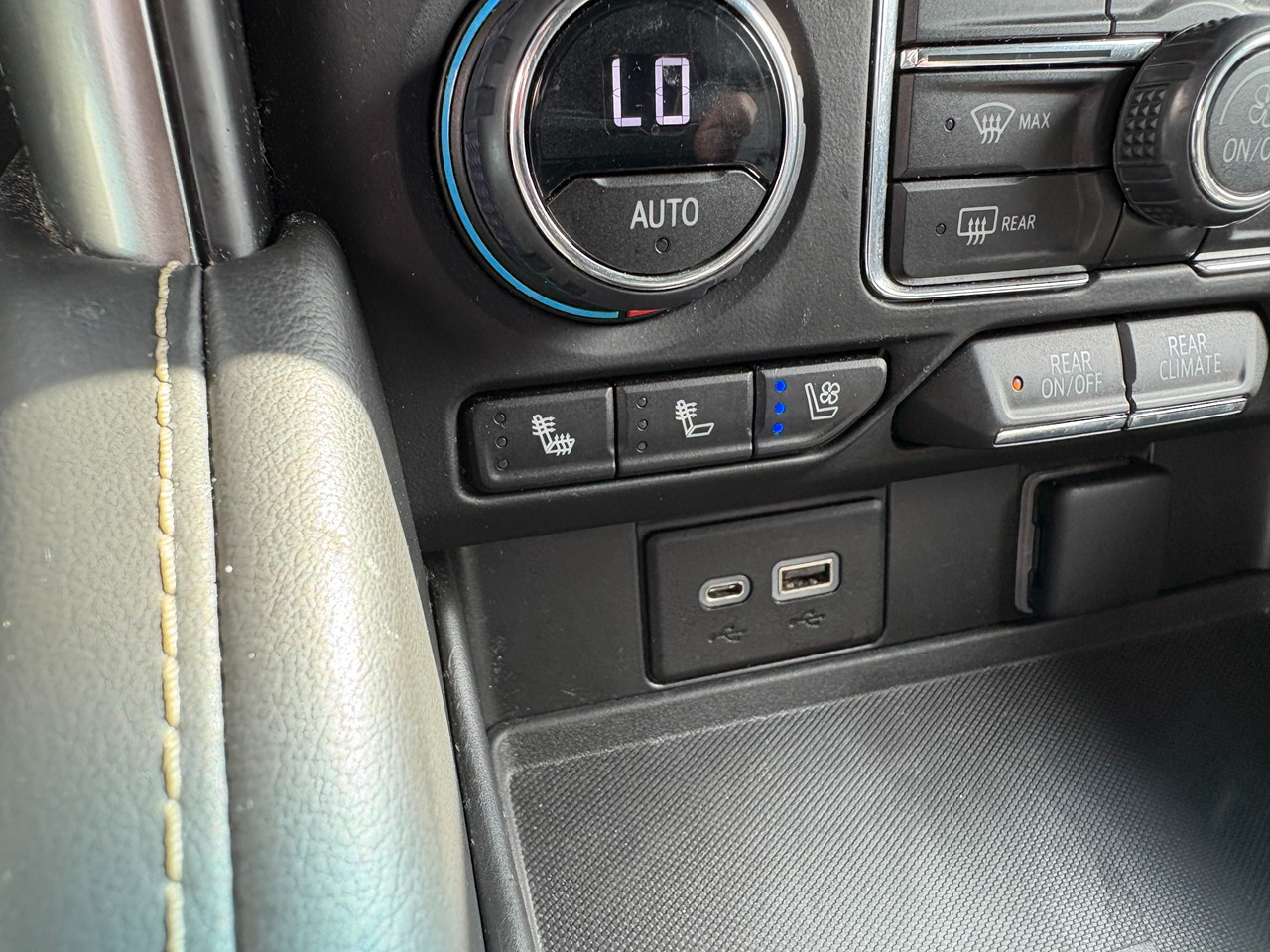 Chevrolet Suburban Premier 2023