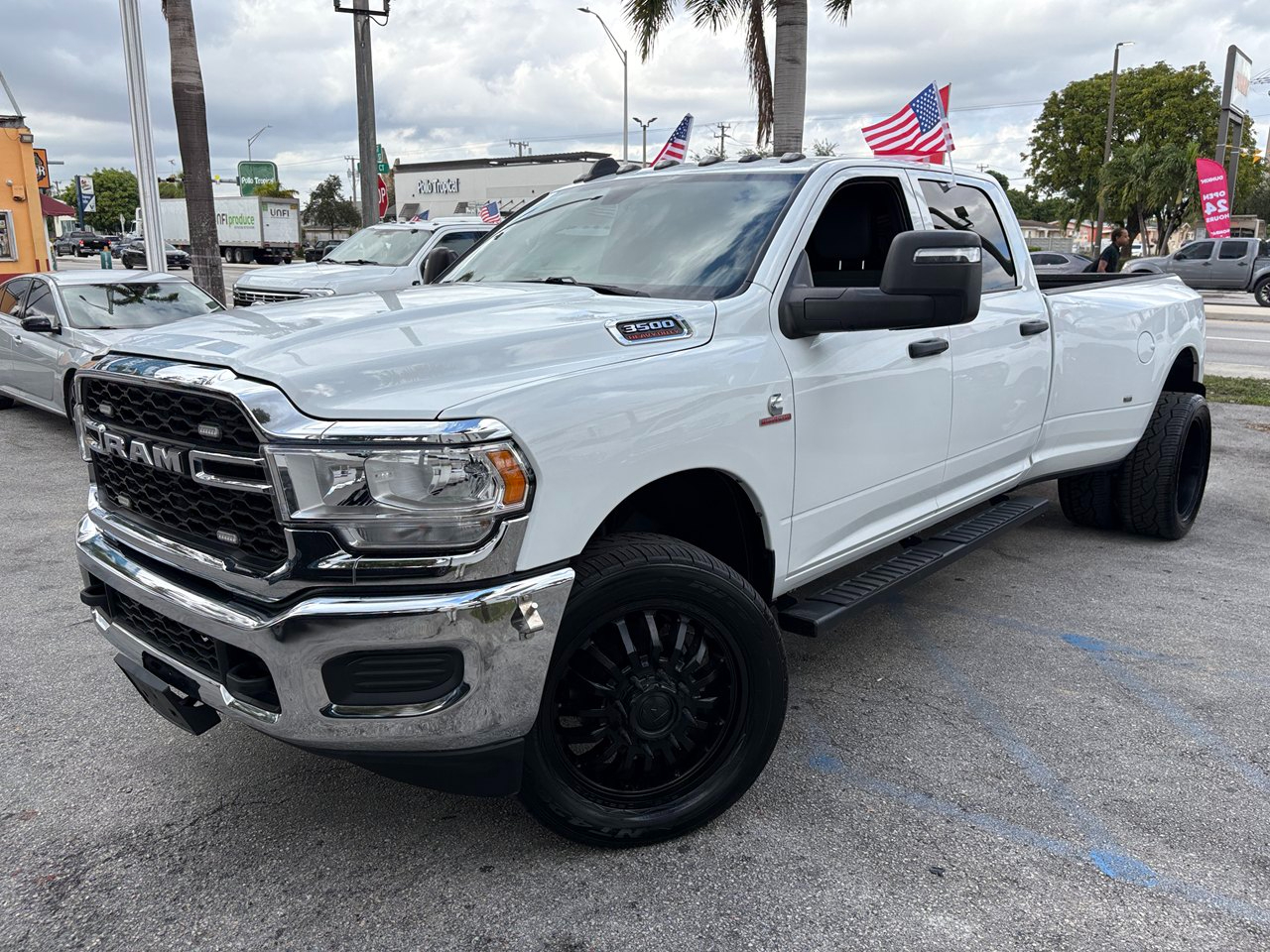 RAM 3500 Tradesman Crew Cab 4WD DRW 2024