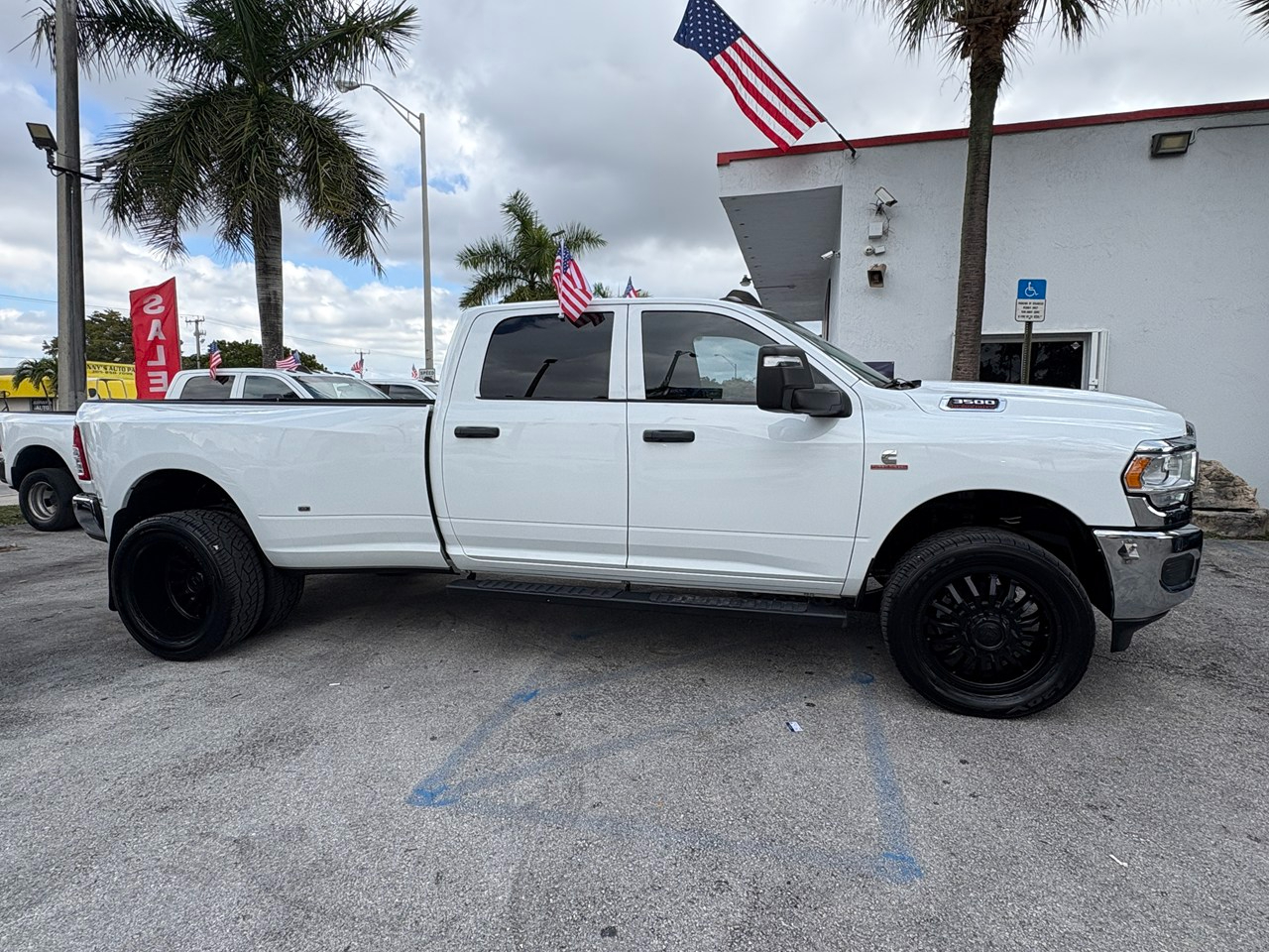 RAM 3500 Tradesman Crew Cab 4WD DRW 2024