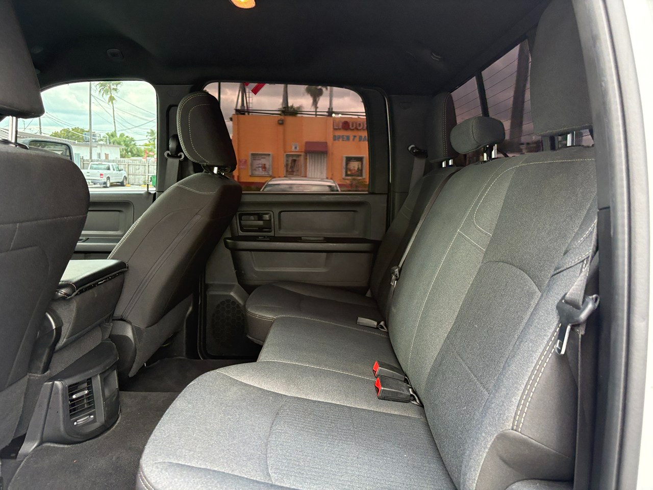 RAM 3500 Tradesman Crew Cab 4WD DRW 2024