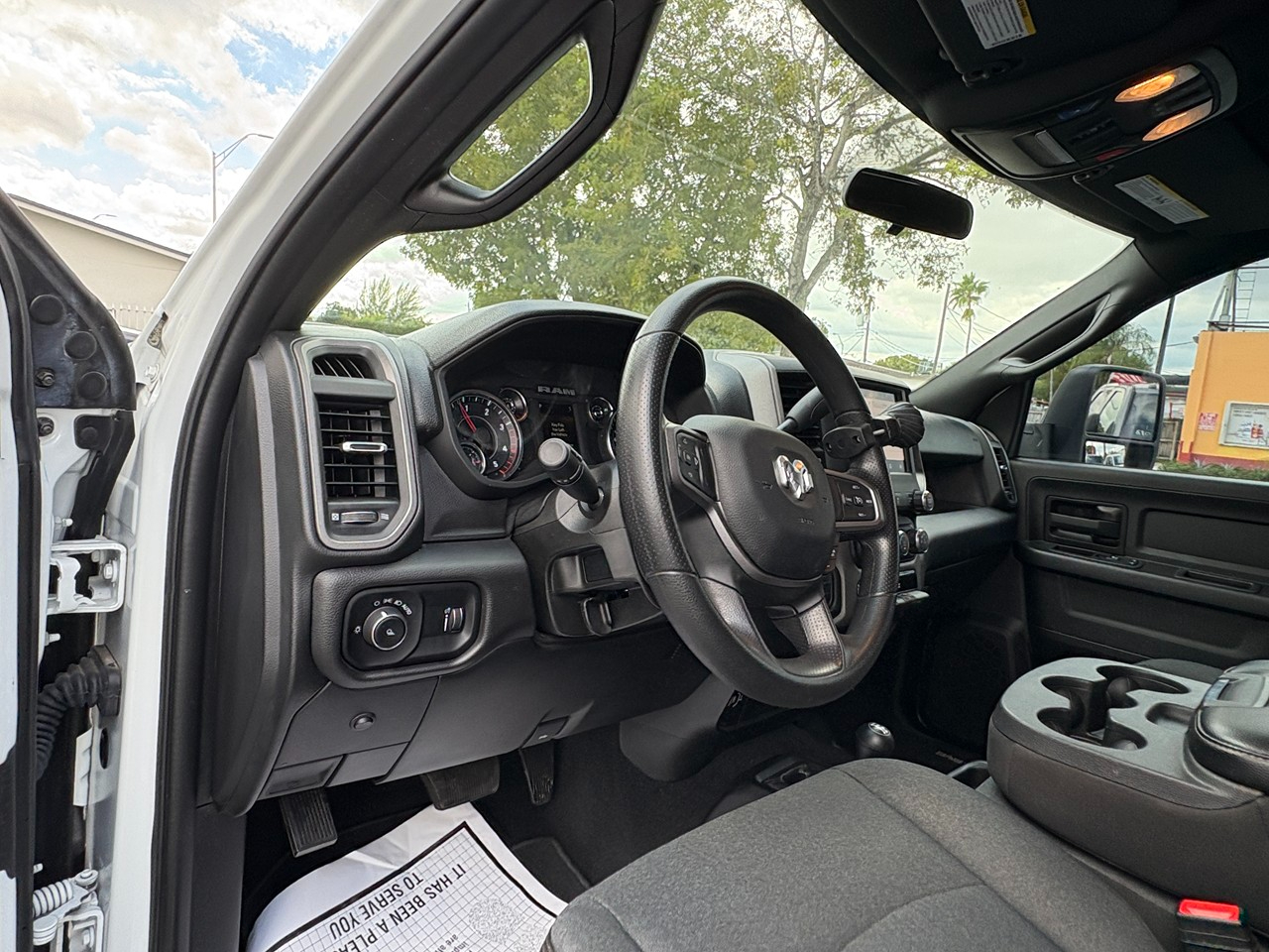 RAM 3500 Tradesman Crew Cab 4WD DRW 2024