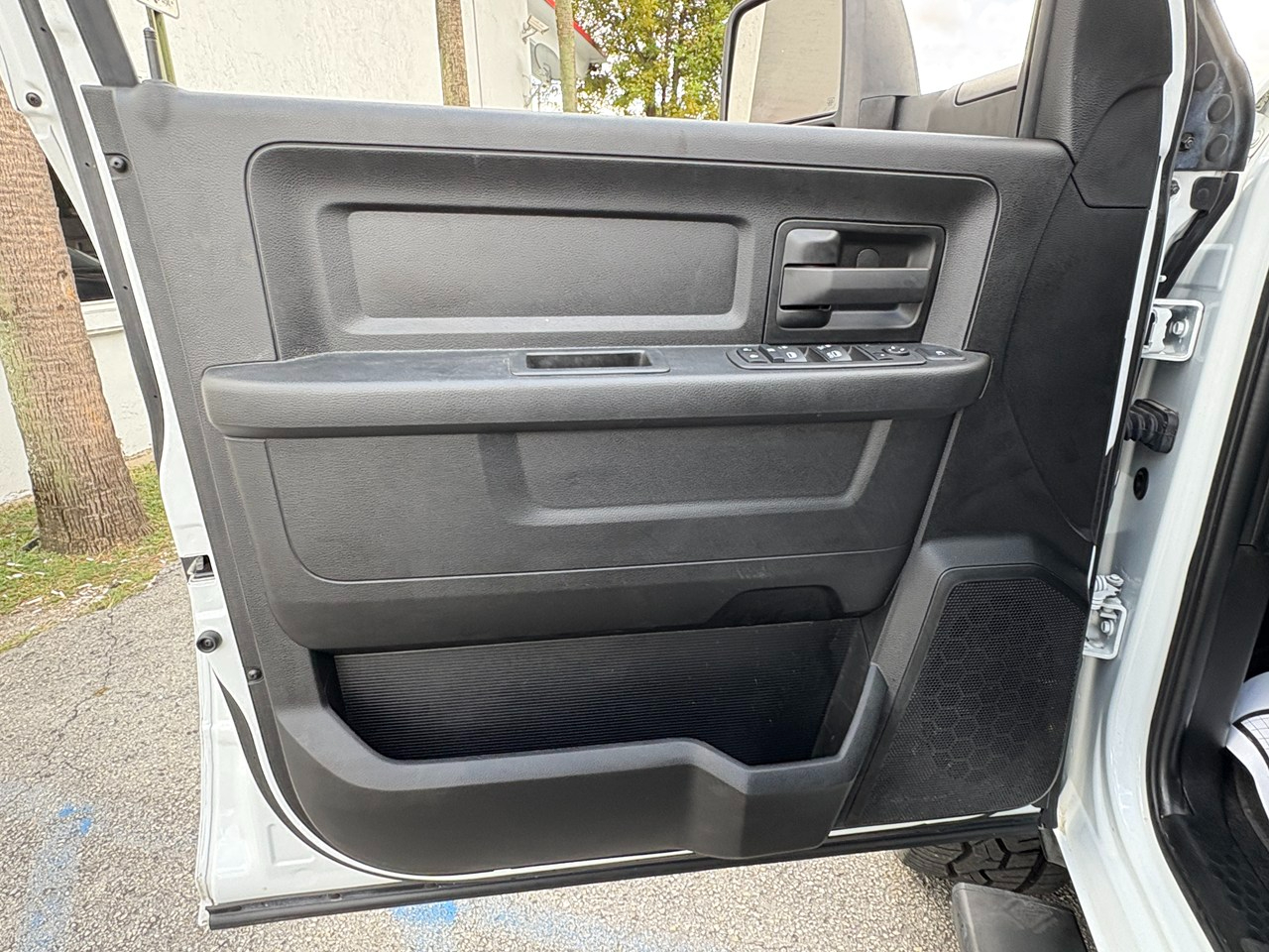 RAM 3500 Tradesman Crew Cab 4WD DRW 2024