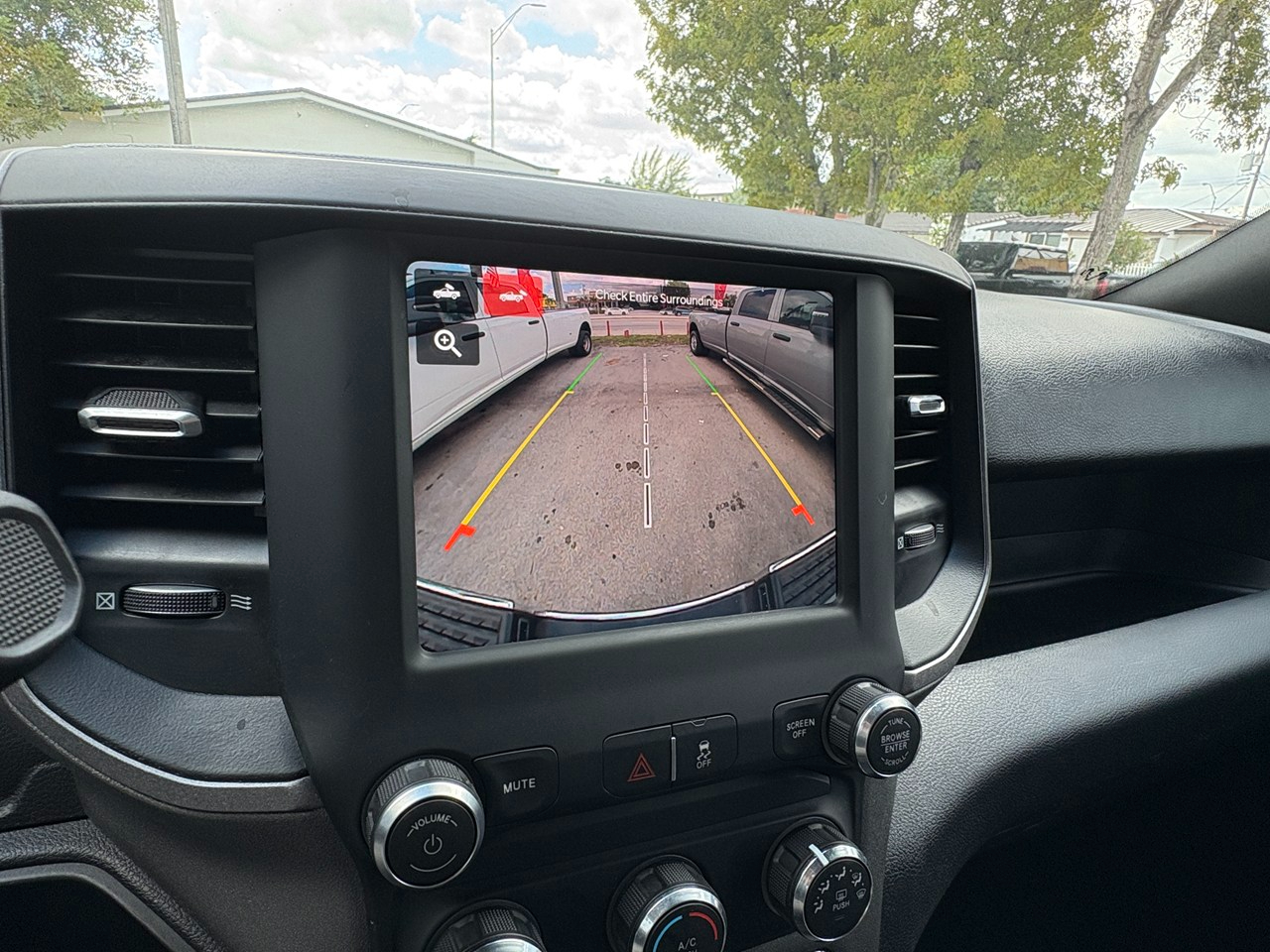 RAM 3500 Tradesman Crew Cab 4WD DRW 2024