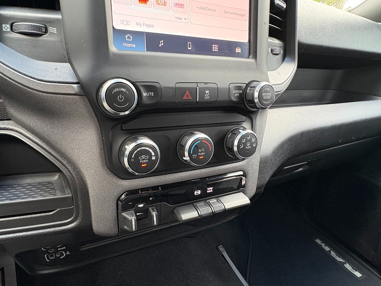 RAM 3500 Tradesman Crew Cab 4WD DRW 2024