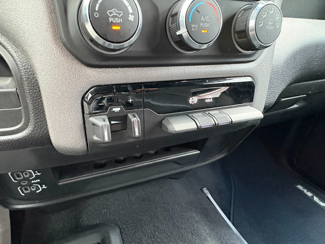 RAM 3500 Tradesman Crew Cab 4WD DRW 2024