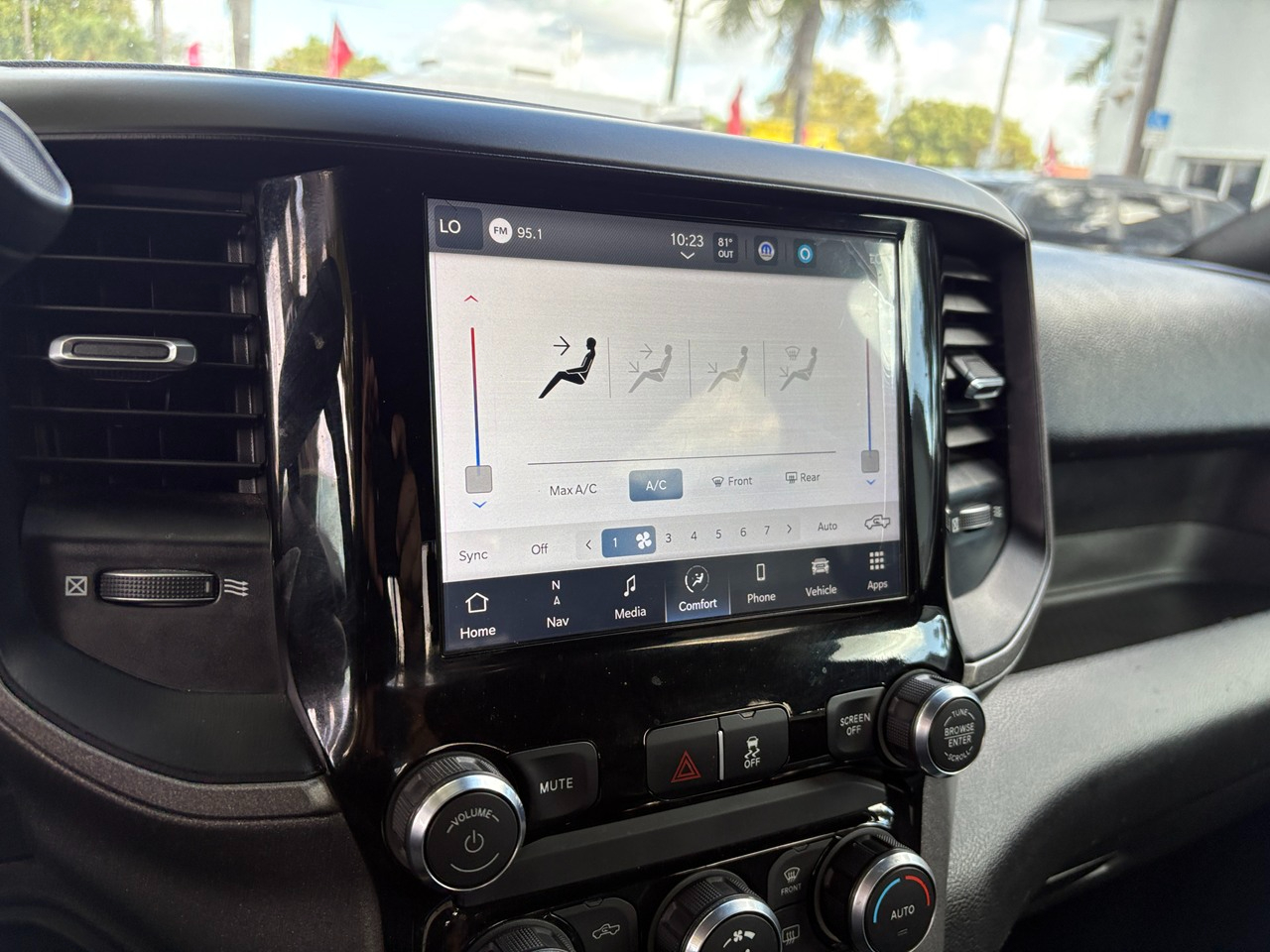 RAM 2500 Tradesman Crew Cab SWB 4WD 2022