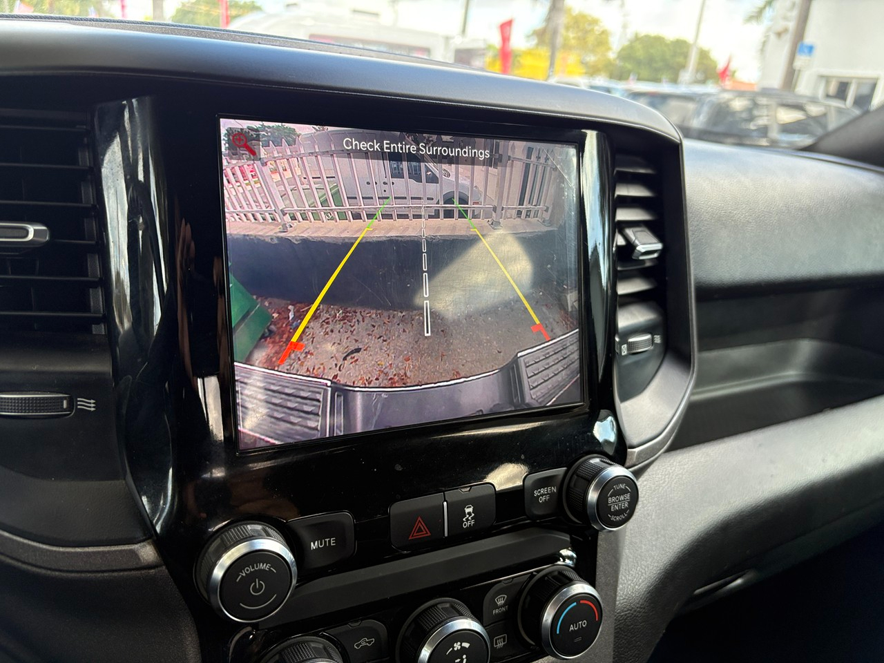 RAM 2500 Tradesman Crew Cab SWB 4WD 2022