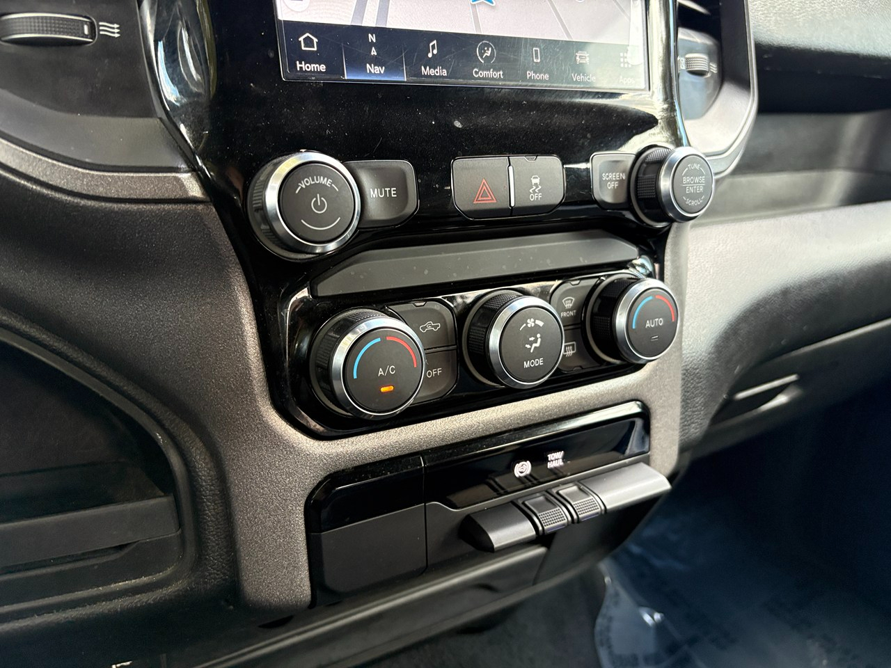 RAM 2500 Tradesman Crew Cab SWB 4WD 2022