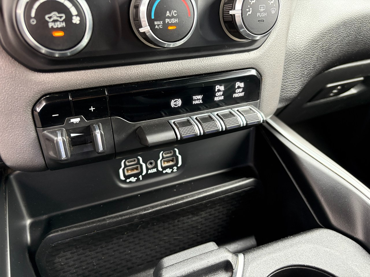 RAM 3500 Big Horn Crew Cab LWB 4WD 2022