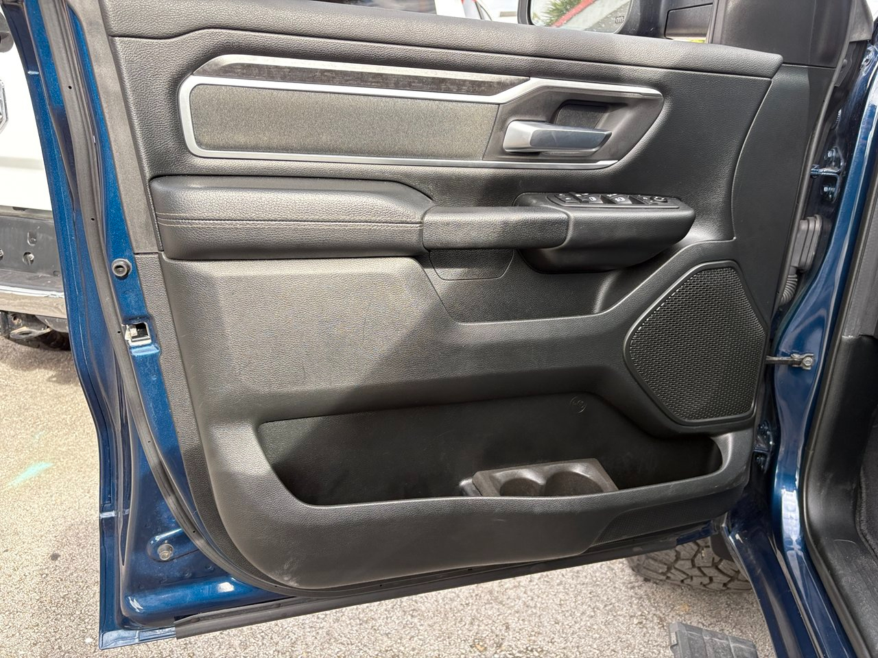 RAM 1500 Big Horn Crew Cab SWB 4WD 2021