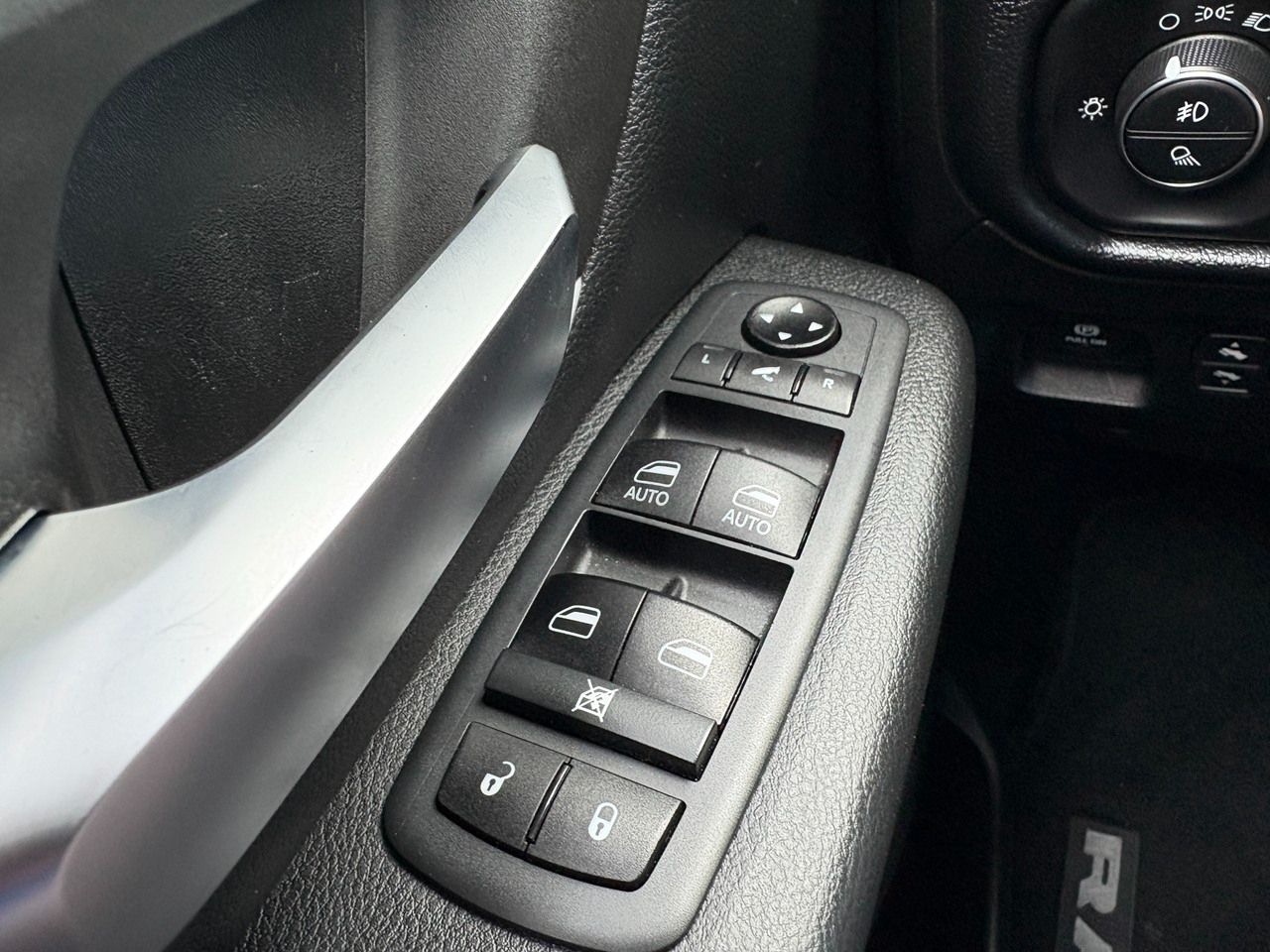 RAM 1500 Big Horn Crew Cab SWB 4WD 2021