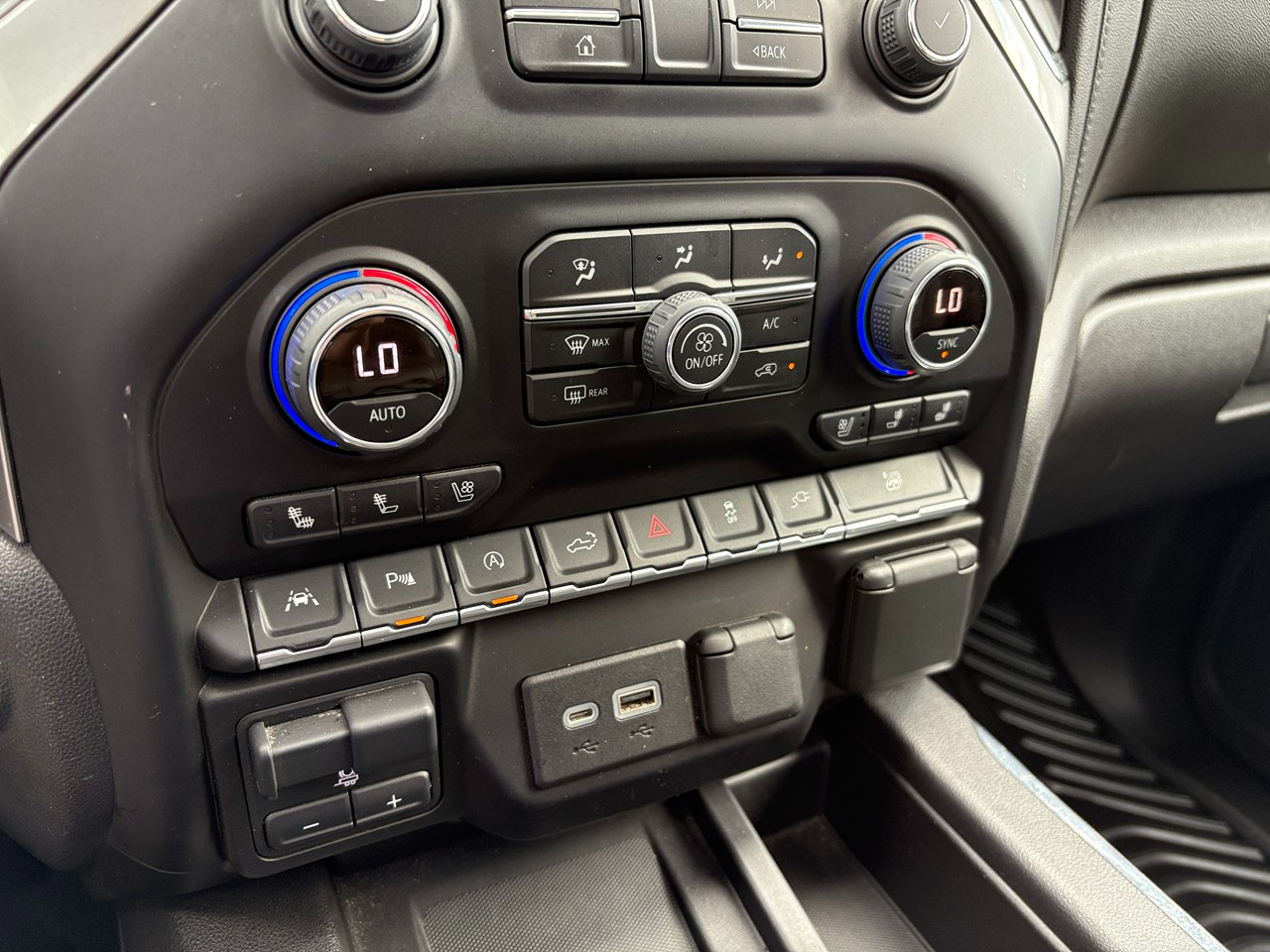 Chevrolet Silverado 1500 Limited LTZ Crew Cab 4WD 2022