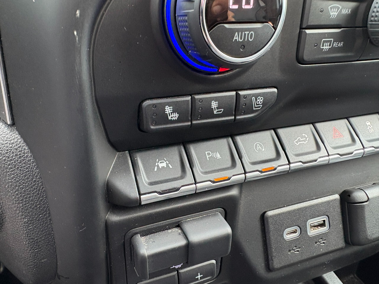 Chevrolet Silverado 1500 Limited LTZ Crew Cab 4WD 2022