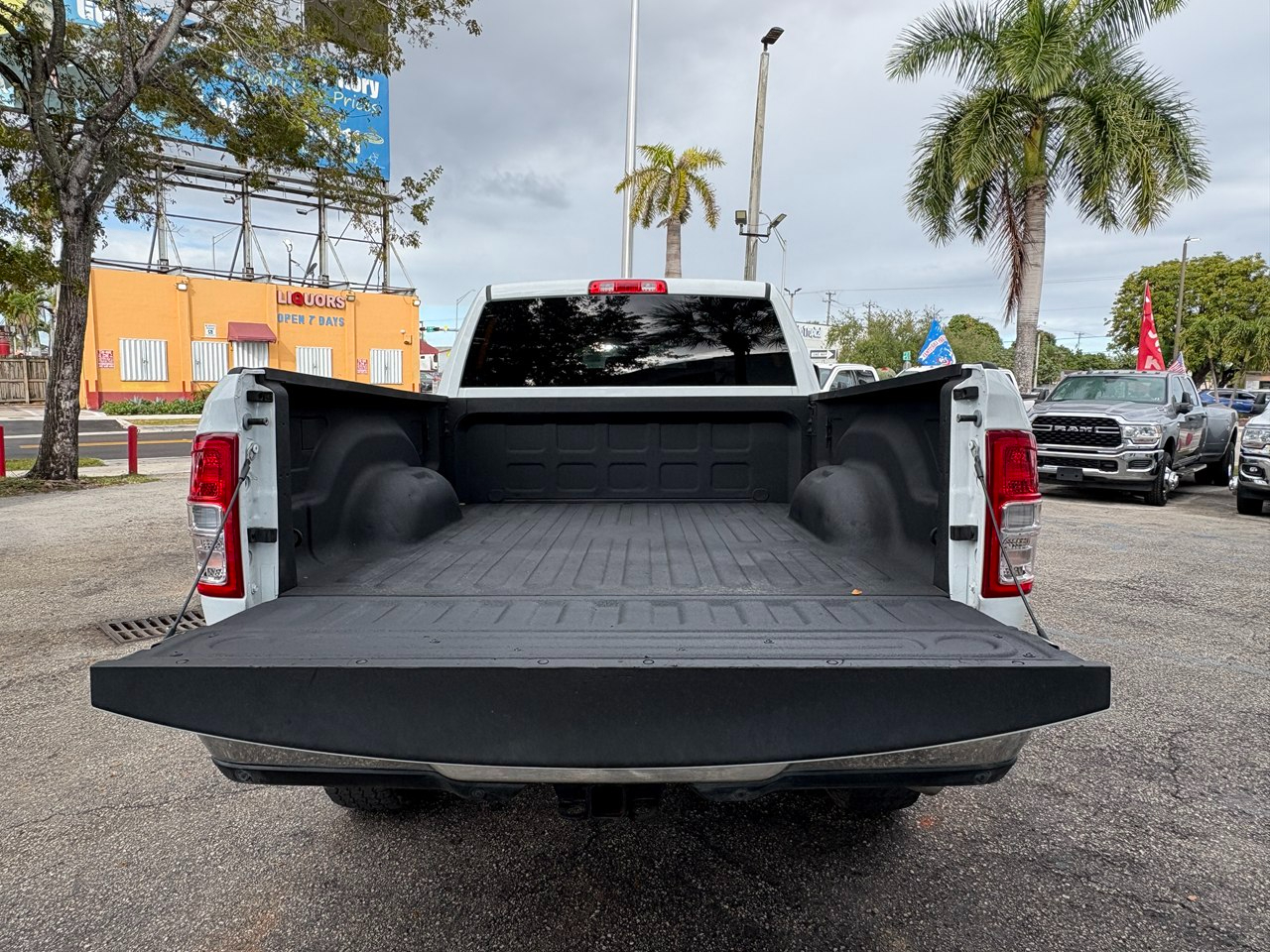 RAM 2500 Tradesman Crew Cab SWB 4WD 2024