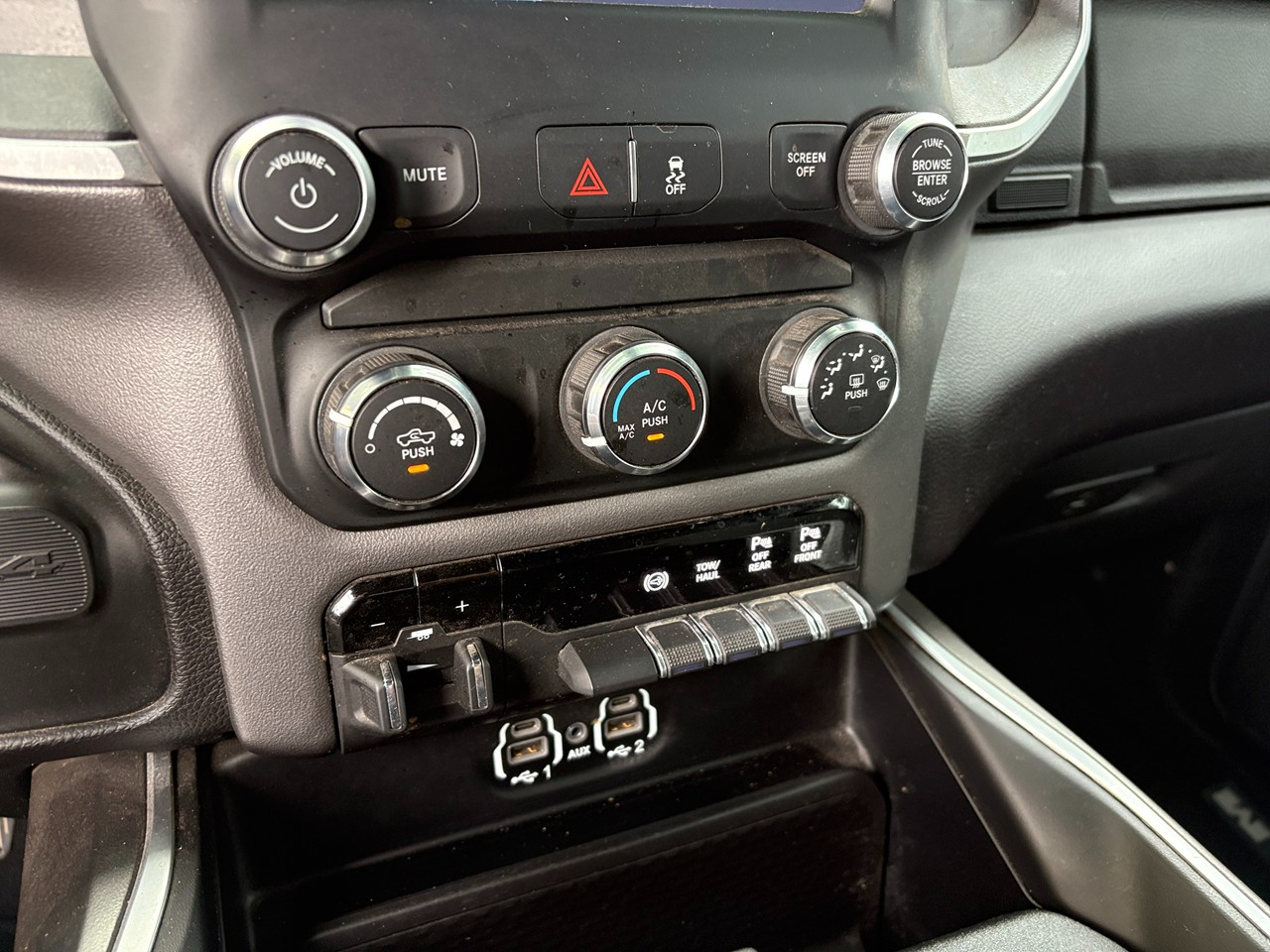 RAM 2500 Tradesman Crew Cab SWB 4WD 2024