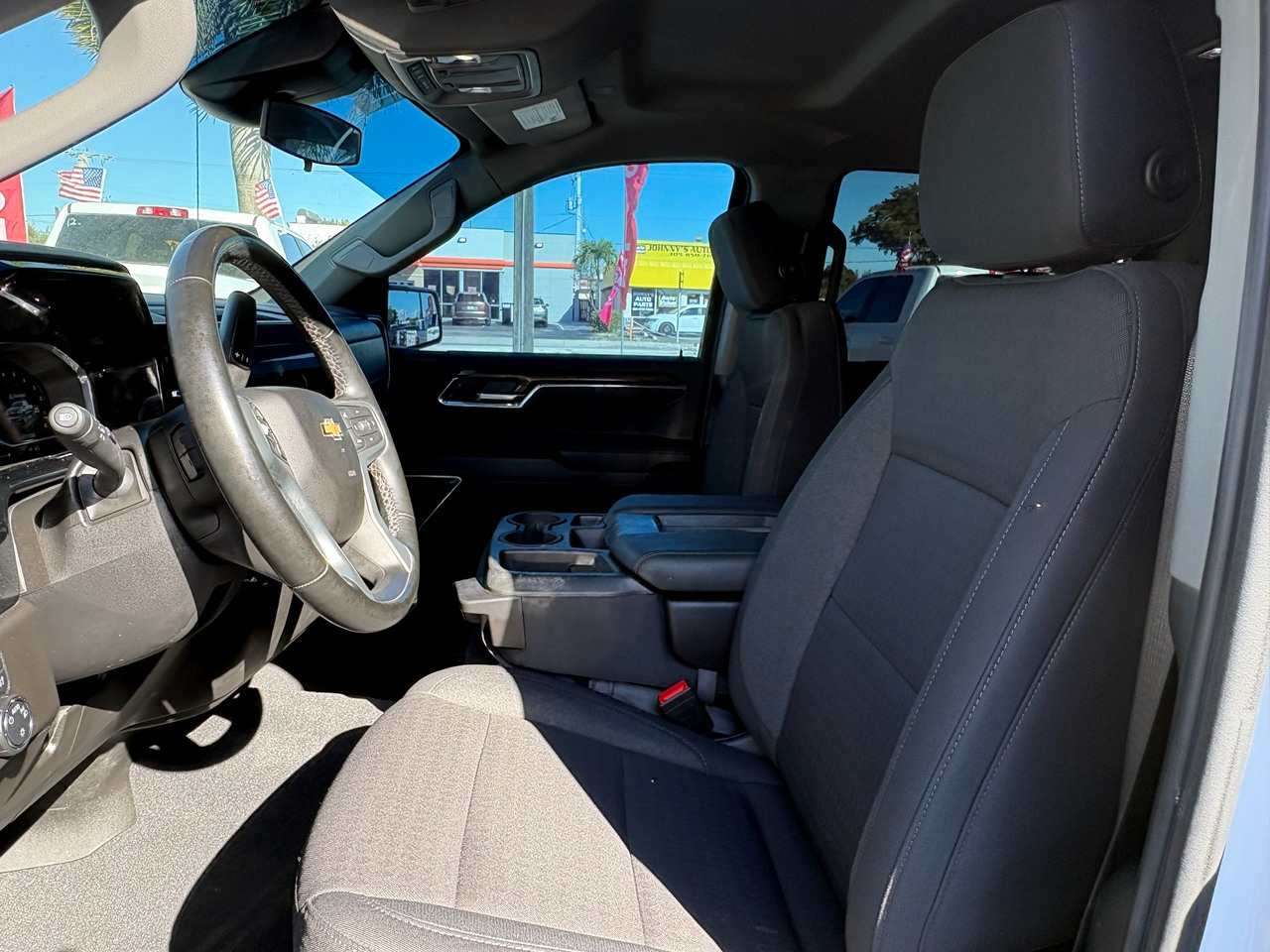 Chevrolet Silverado 1500 LT Crew Cab 4WD 2023