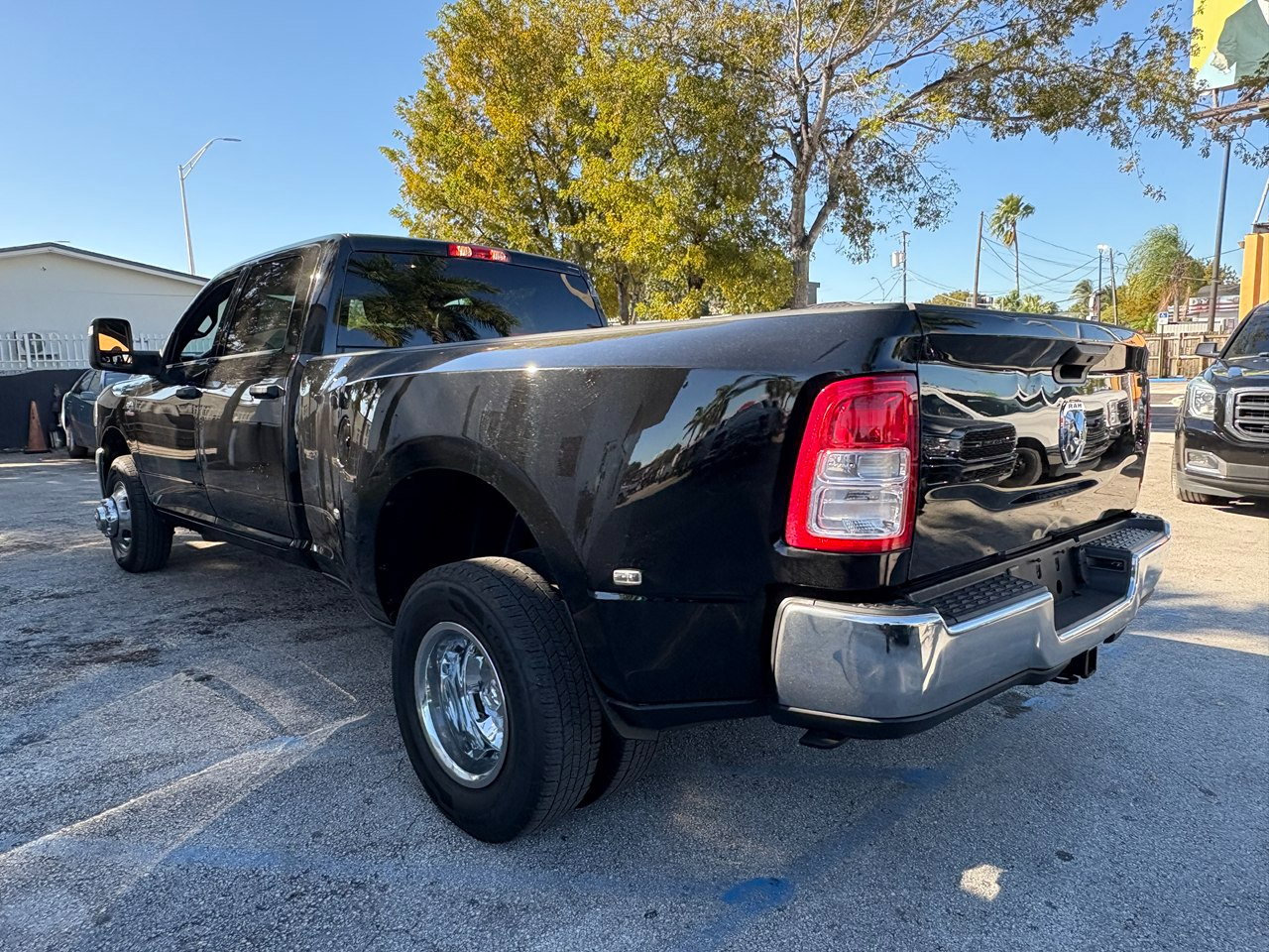 RAM 3500 Tradesman Crew Cab LWB 2WD DRW 2023