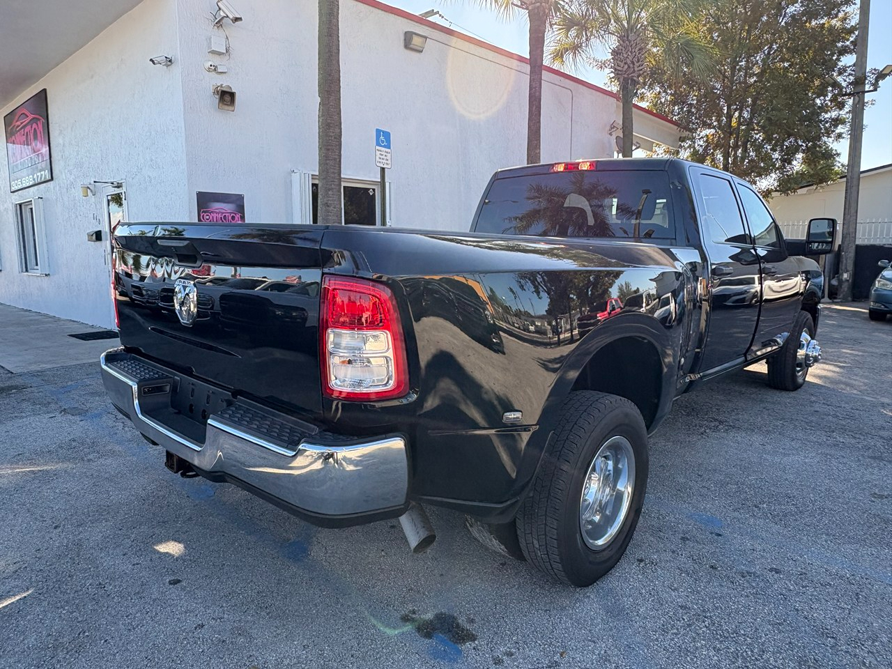 RAM 3500 Tradesman Crew Cab LWB 2WD DRW 2023