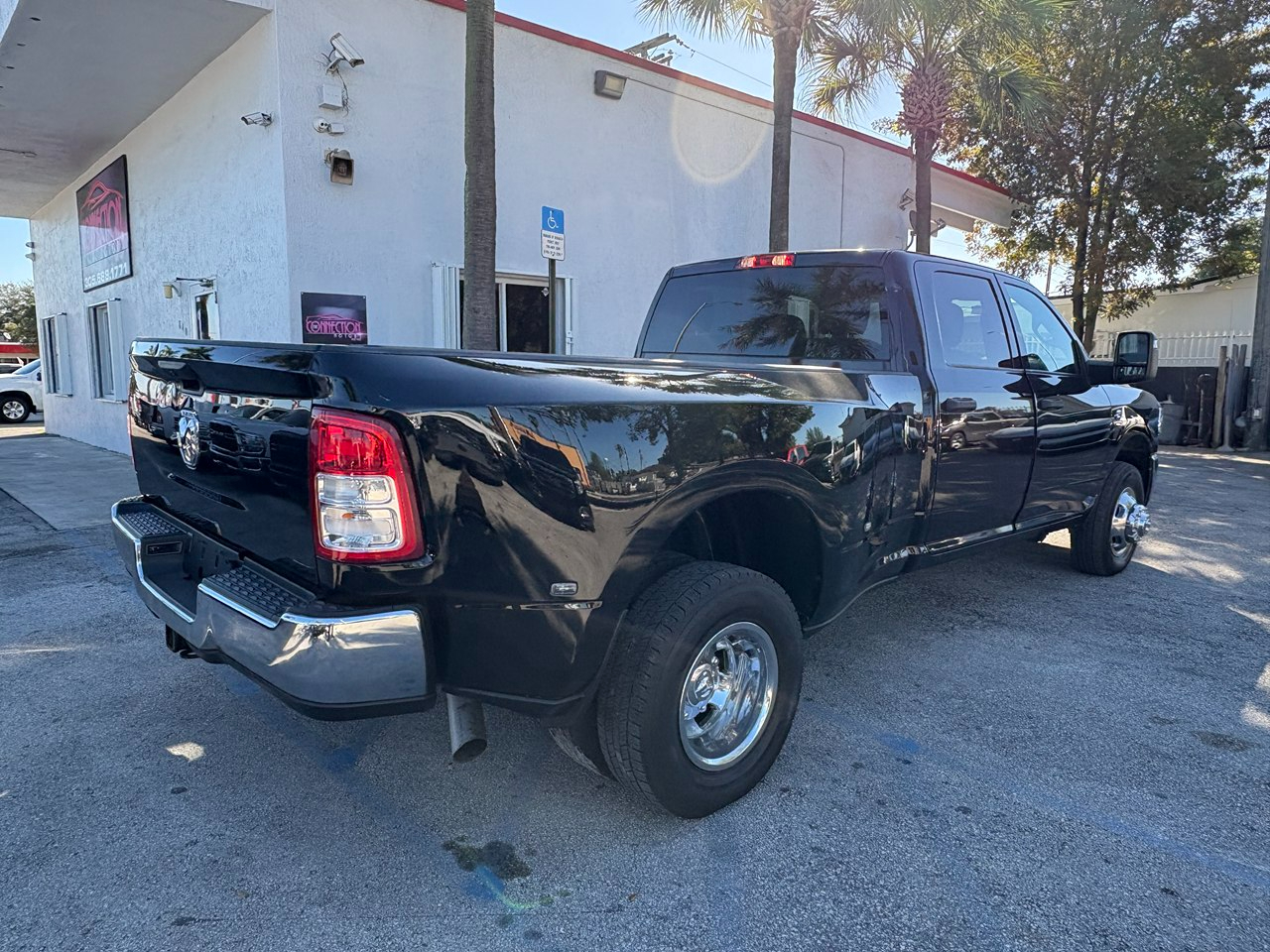 RAM 3500 Tradesman Crew Cab LWB 2WD DRW 2023