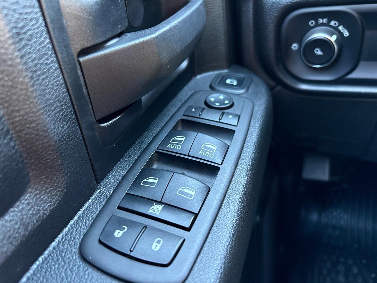 RAM 3500 Tradesman Crew Cab LWB 2WD DRW 2023