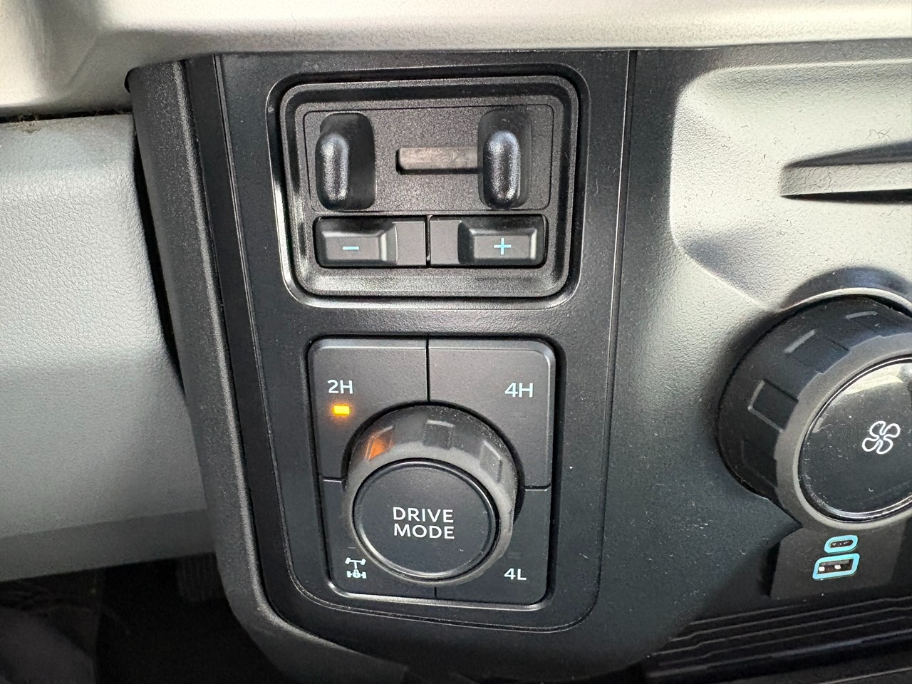 Ford F-250 SD XL Crew Cab 4WD 2024