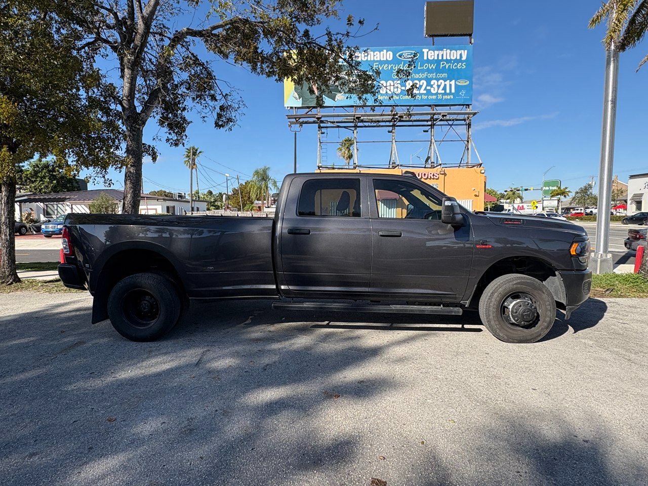 RAM 3500 Tradesman Crew Cab 4WD DRW 2024