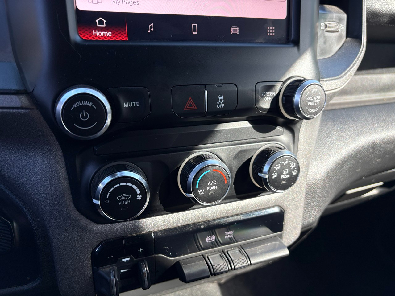 RAM 3500 Tradesman Crew Cab 4WD DRW 2024